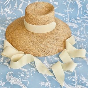 SARAH BRAY BERMUDA
Bougainvillea Bridal Hat - One Size